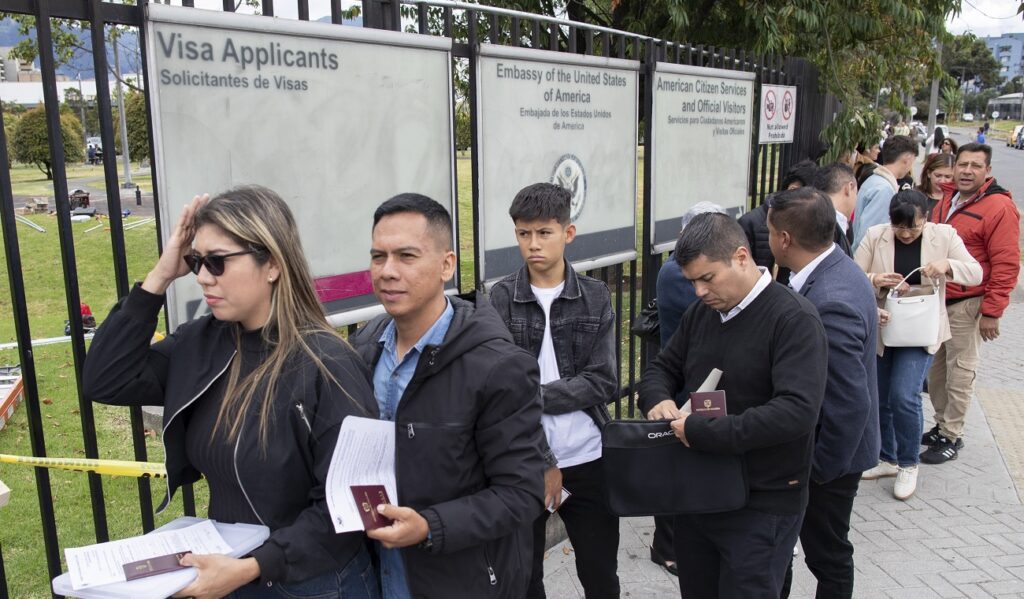 Embajada de EE.UU. suspende atención al público en Bogotá hoy 17 de octubre