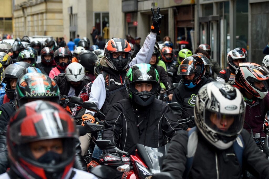 En Congreso piden cuentas al alcalde Galán por medidas contra motociclistas