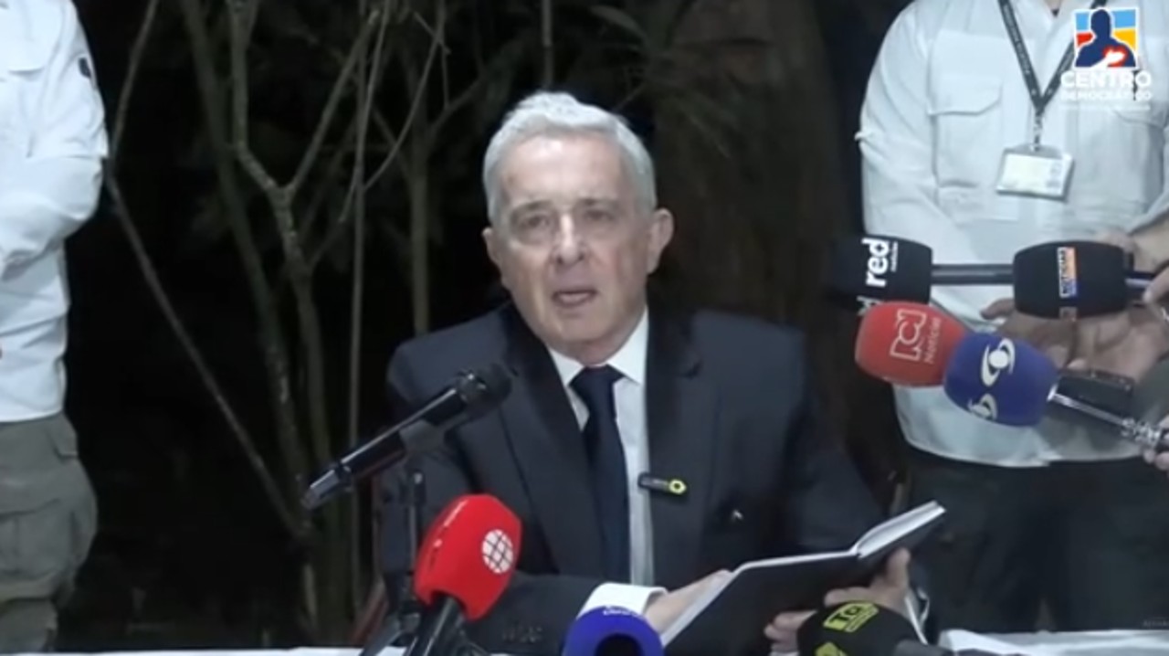 «La Majestad de la Justicia tiene que estar por encima de la política»: corto pero emotivo mensaje de Alvaro Uribe