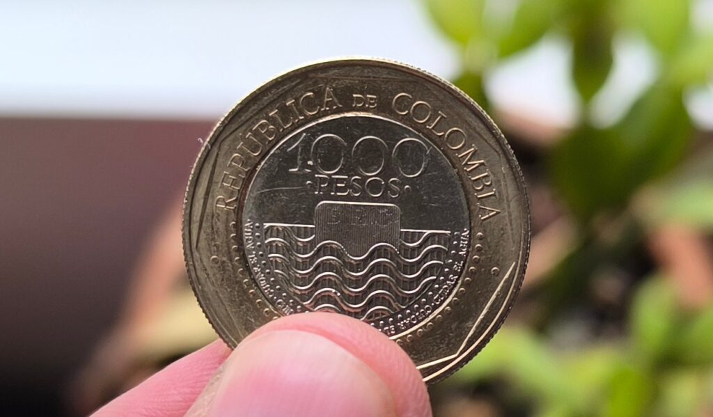 La RAE responde: sí se puede decir «lucas» en lugar de «mil pesos»