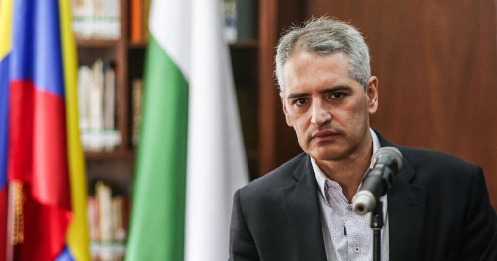 «La decisión de EE. UU. es un coletazo buscado por Petro»: Andrés Rendón