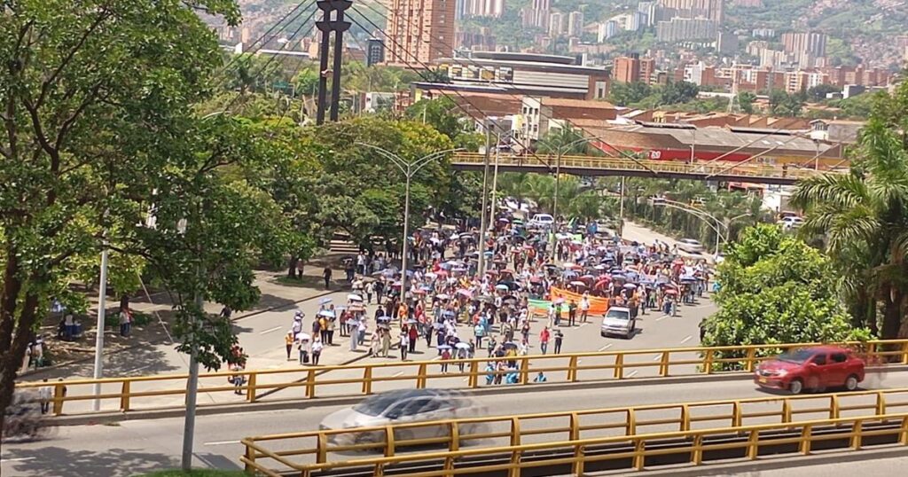 Medellín: Cerca de 200 personas de la CUT y Fecode se movilizaron