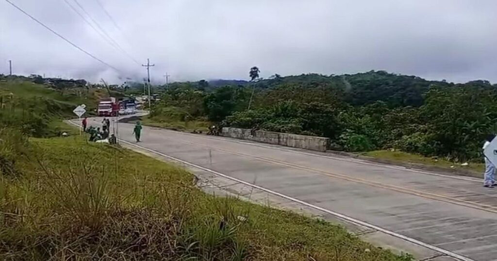 Noticias Antioquia: Sigue bloqueada la vía Quibdó Medellín