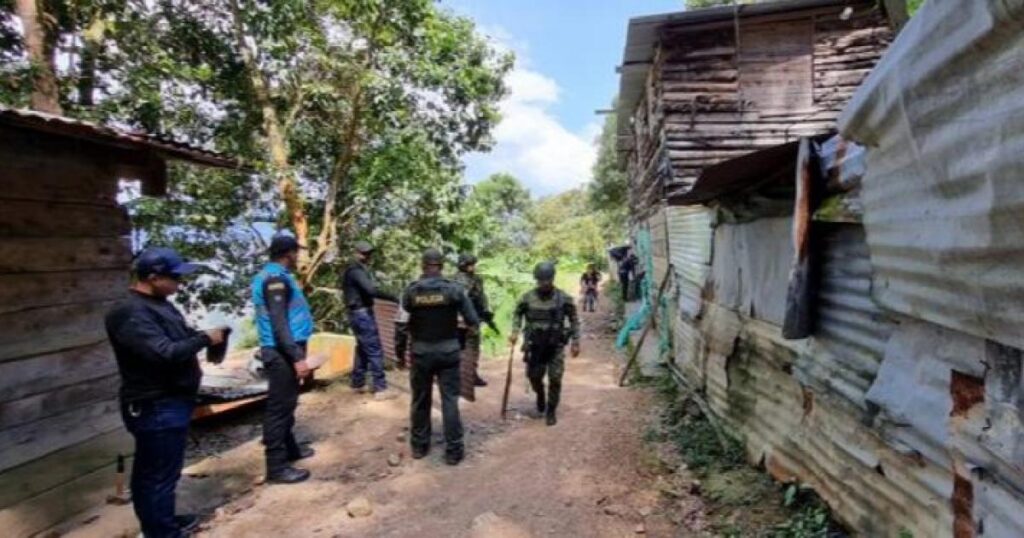 Noticias Antioquia:Incautan 14 túneles de minería ilegal del Clan del Golfo