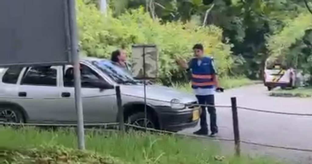 Noticias Medellín: Conductora agredió a un estudiante por que no dio paso
