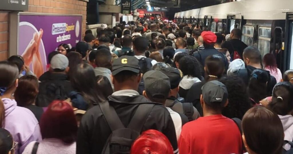 Noticias Medellín: Contingencia en el Metro ,cierre de un carril