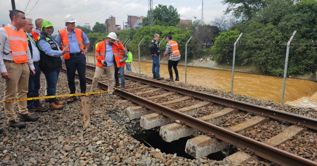Noticias Medellín: El hueco que tiene incomunicado el Metro de Medellín