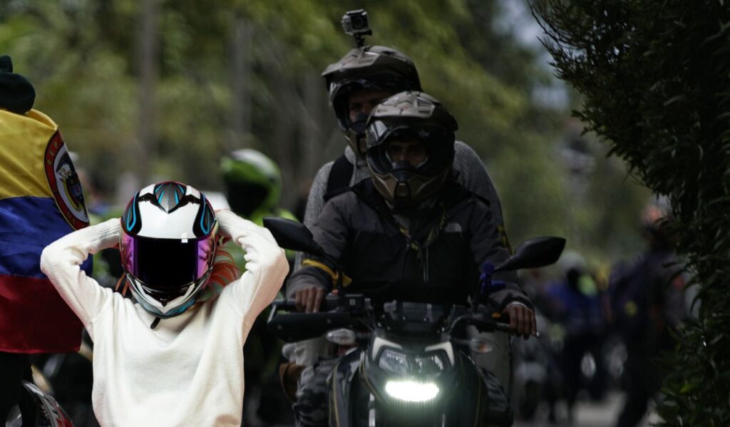 Nueva presunta modalidad de robos en moto: le echarían sustancias al casco