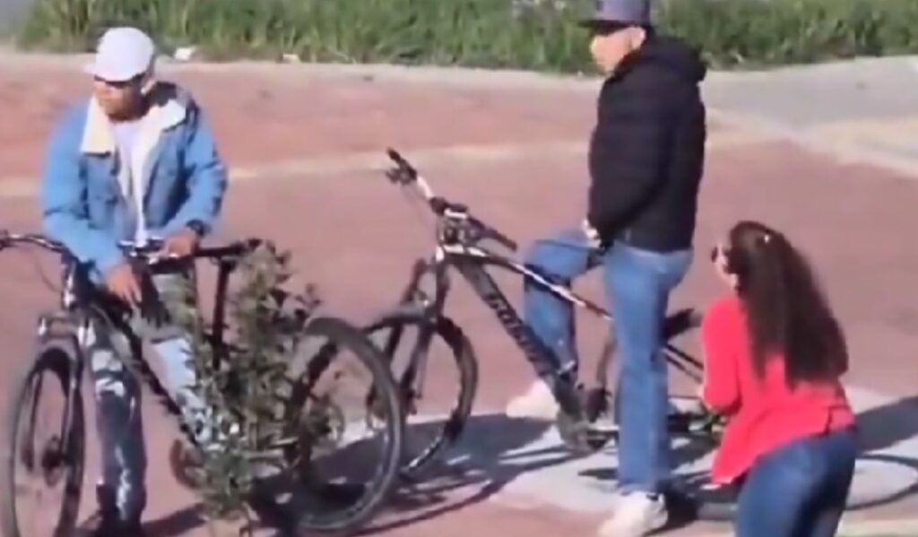 Pánico en la avenida Guayacanes: Ladrones en bicicleta atemorizan el sector