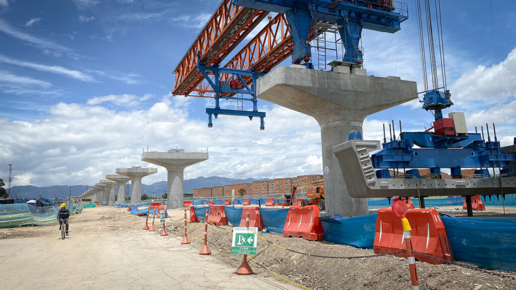 Patio taller del metro va quedando conectado: entregan importante obra