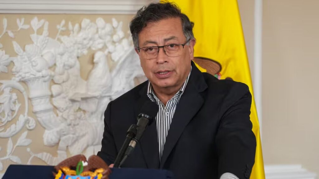 Petro suspende apoyo militar a operaciones con misiles