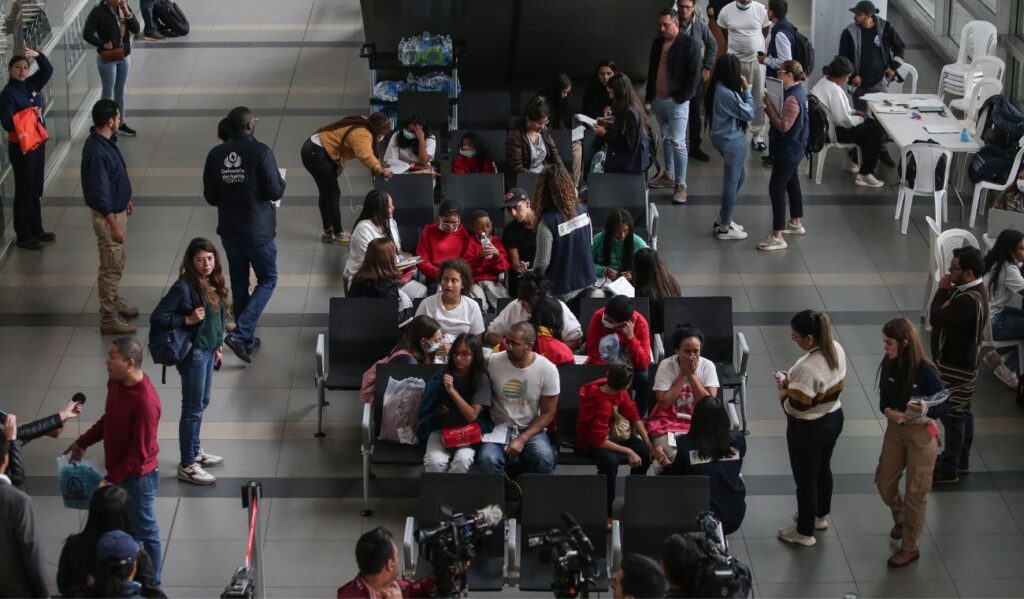 Retrasos en El Dorado por flujo de viajeros menores en semana de receso